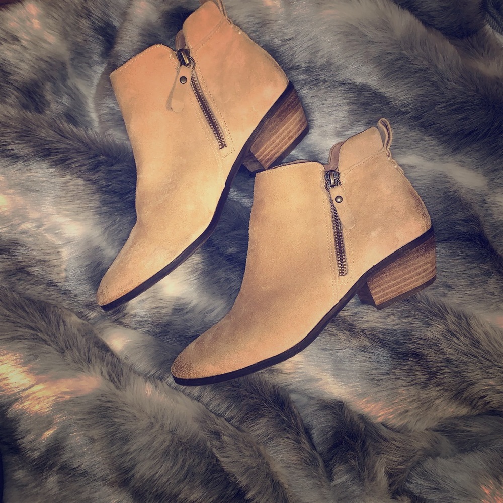 Brand new Vince Camuto booties!!